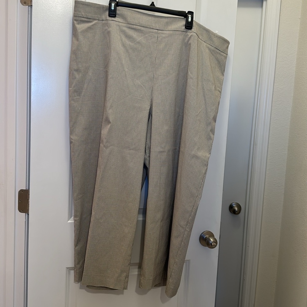 Worthington pants 24w wide leg side zipper white with tan & black lines